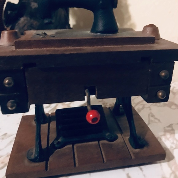 Vtg. Trading sewing machine musical box for display decor. - Picture 3 of 8